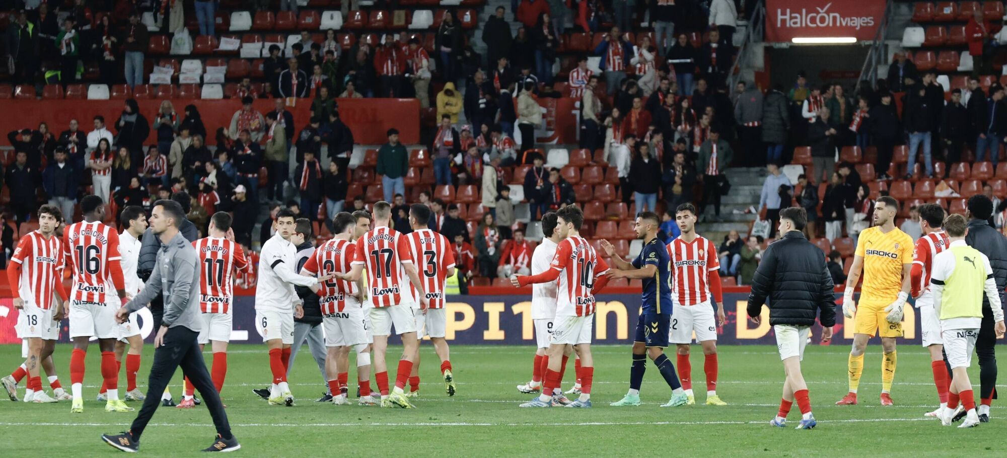 EN IMÁGENES: El Sporting - Tenerife disputado en El Molinón
