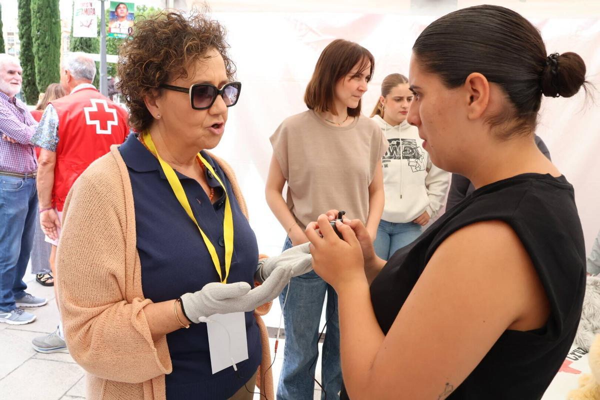 Feria técnica y tecnológica en La Marina, dentro de las actividades de la Semana de las Personas Mayores.
