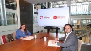 Firma del convenio entre la directora general del CZFB, Blanca Sorigué, y el presidente de la AIJEC, Vicenç del Mar