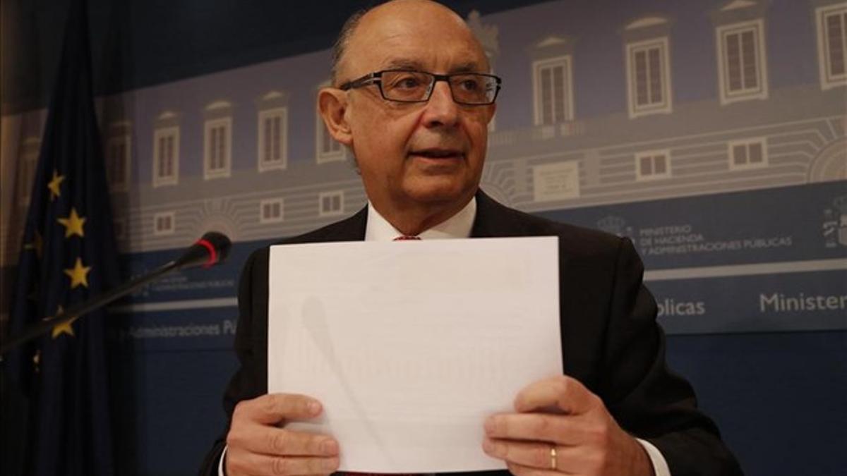 El ministro de Hacienda, Cristóbal Montoro, en rueda de prensa en el Ministerio de Hacienda, el 24 de noviembre.
