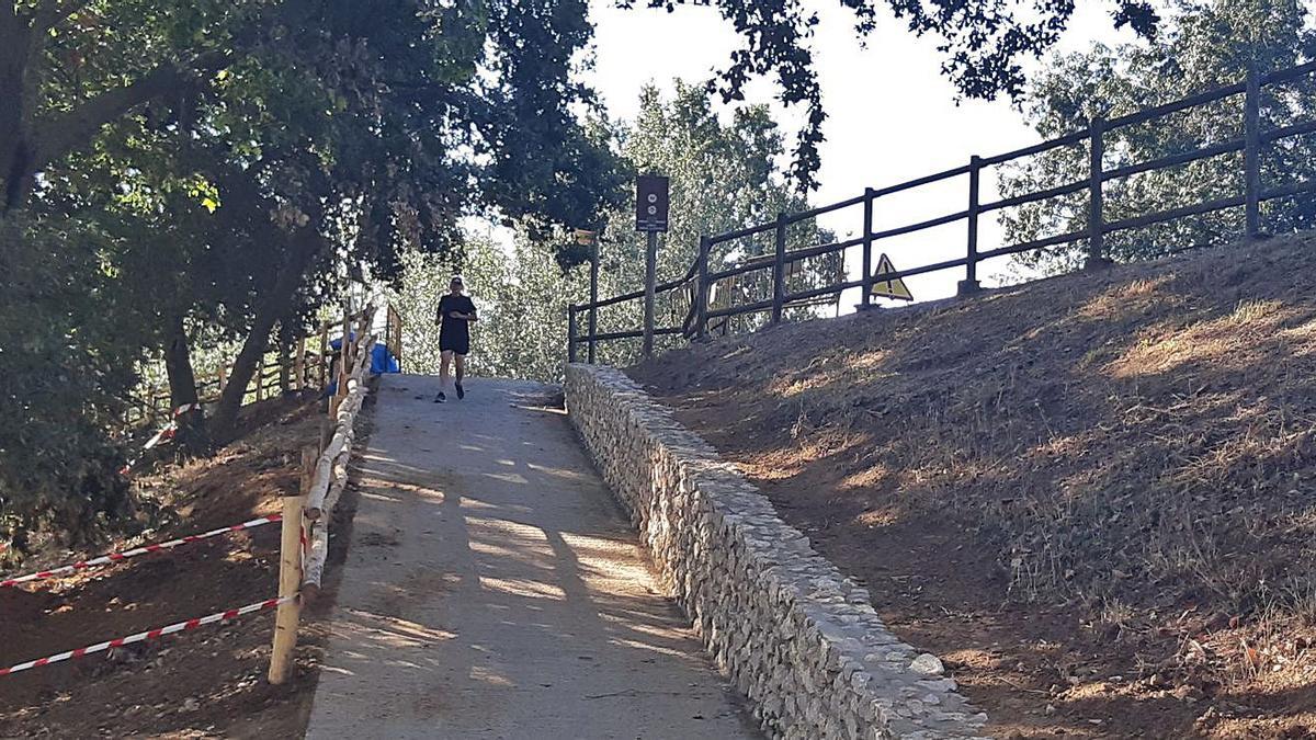 Les obres es van fent de manera que els usuaris no han de deixar de passar per la Via Verda