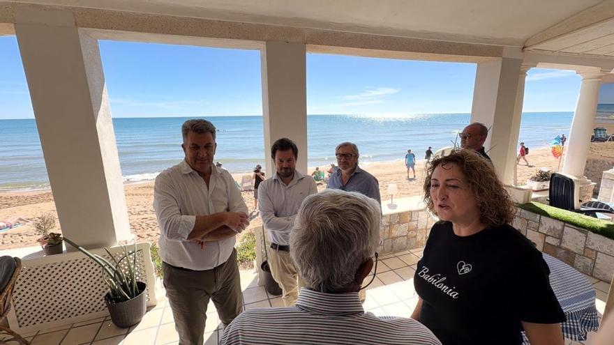 Visita del conseller Vicente Martínez Mus a playa Babilonia en Guardamar del Segura