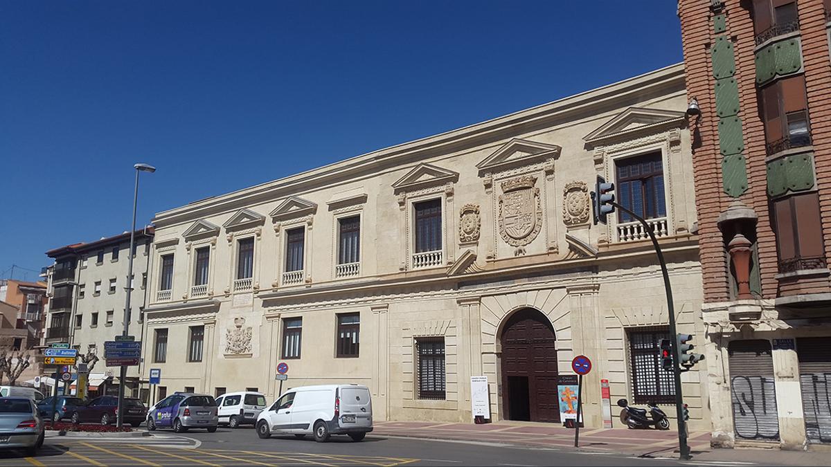 Fachada del Palacio Almudí de Murcia.