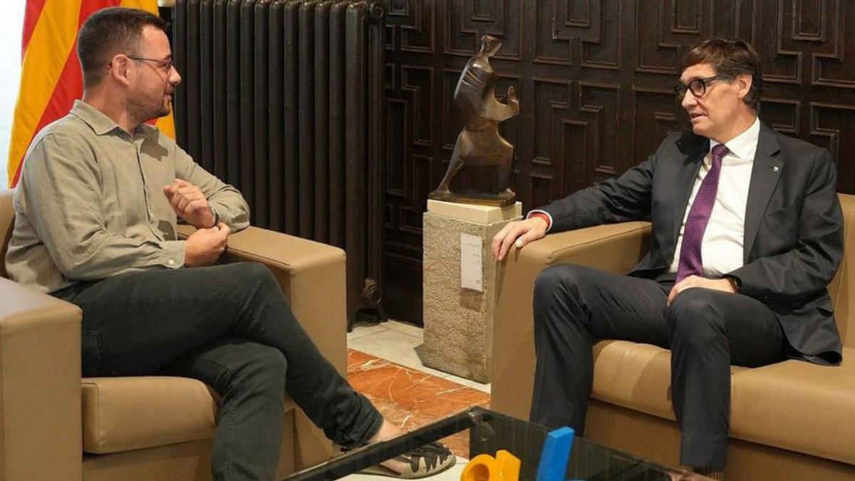 El president de la Generalitat, Salvador Illa, i l’alcalde de Girona, Lluc Salellas, ahir, en una reunió a l’Ajuntament gironí. | EUROPA PRESS El president de la Generalitat, Salvador Illa, i l’alcalde de Girona, Lluc Salellas, ahir, en una reunió a l’Ajuntament gironí. | EUROPA PRESS