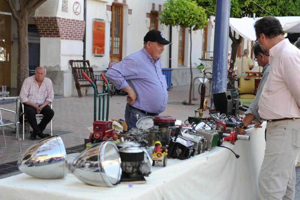 Lo coches antiguos conquistan  el Cuartel de Artillería