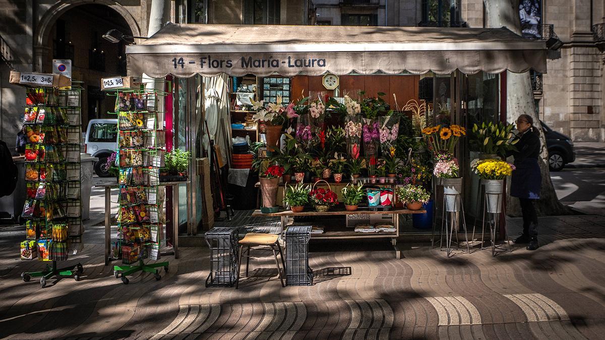 Los quioscos de flores de la Rambla, en sus últimos meses antes de mudarse a plaza de Catalunya
