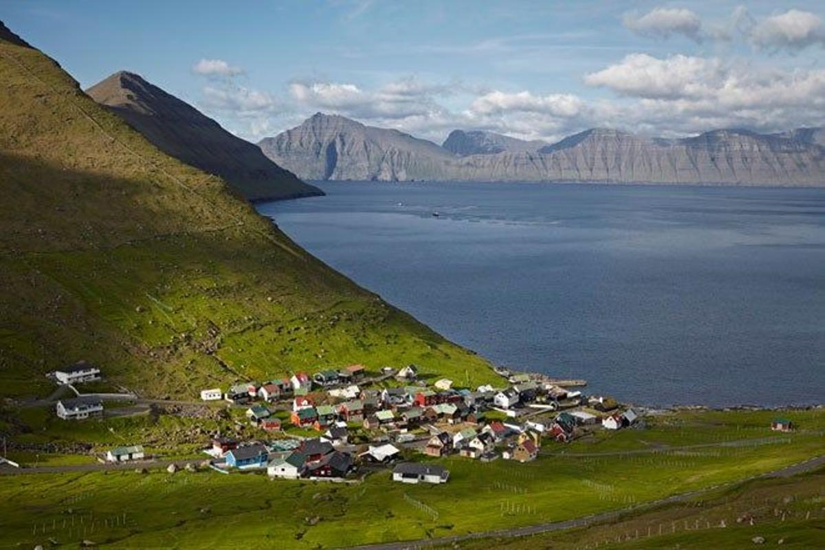 La villa de Funningur se encuentra en el noreste de la isla de Eysteroy (Islas Feroe).