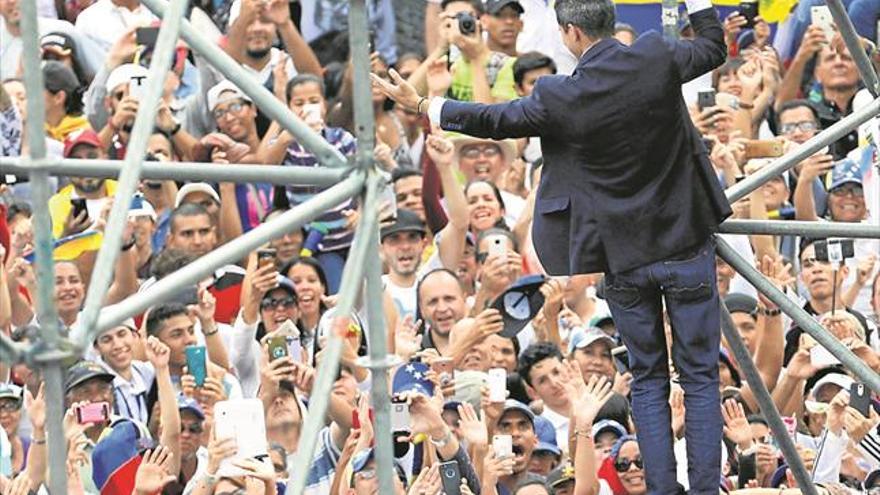 Juan Guaidó regresa a Caracas y asume el riesgo de ser detenido