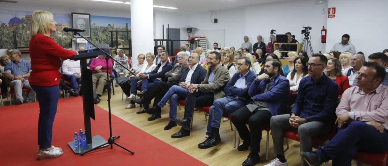 El PSOE celebró un mitin con los cuatro alcaldes en la sede de General Cosidó.