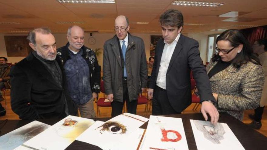 De izquierda a derecha, Seoane, Lobato, González, el presidente Diego Calvo y la vicepresidenta María Faraldo, ayer en la Diputación. / torrecilla