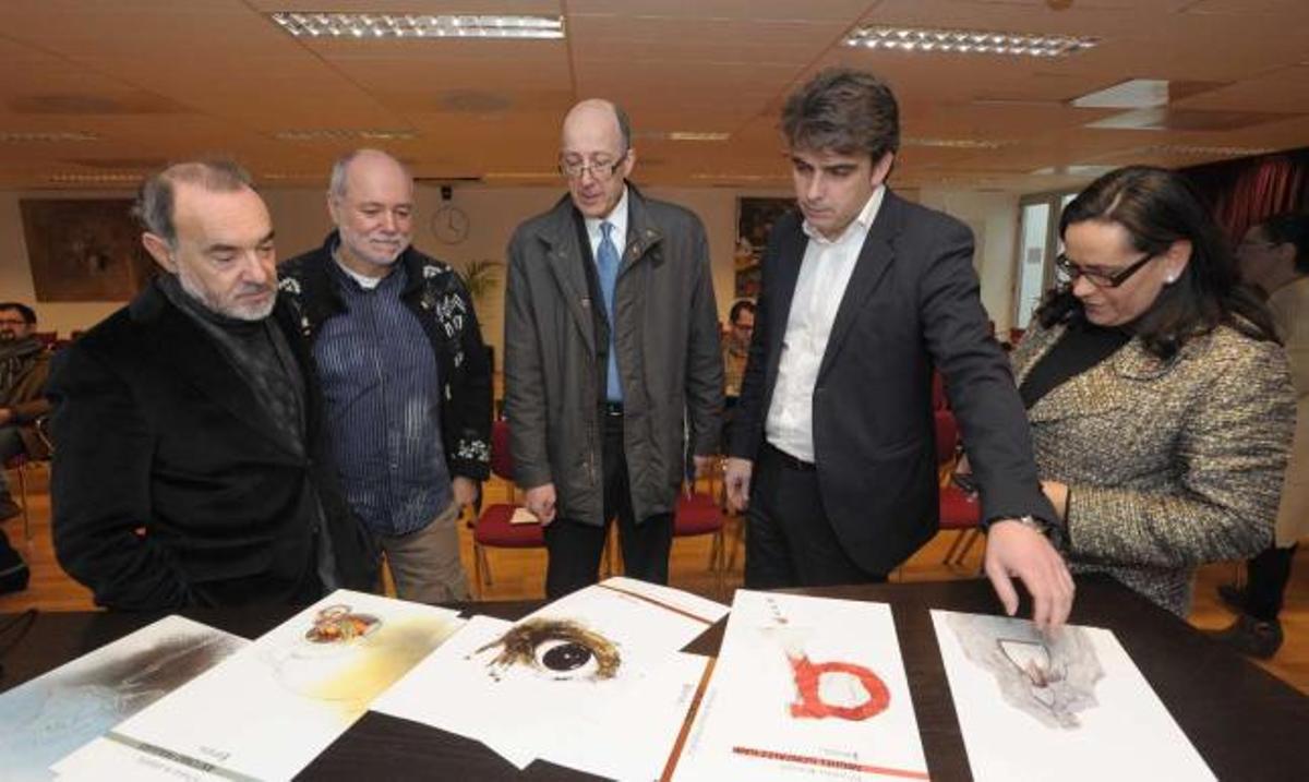 De izquierda a derecha, Seoane, Lobato, González, el presidente Diego Calvo y la vicepresidenta María Faraldo, ayer en la Diputación. / torrecilla