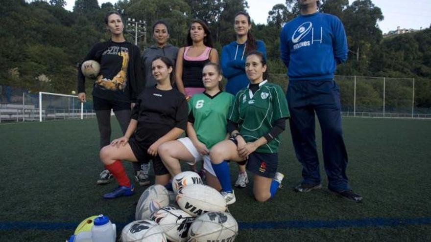 Componentes del nuevo equipo femenino de rugby del Belenos.