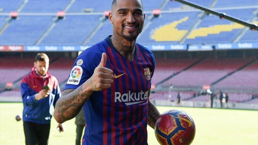 El Barça presenta a Boateng y visita al Sevilla sin Leo Messi