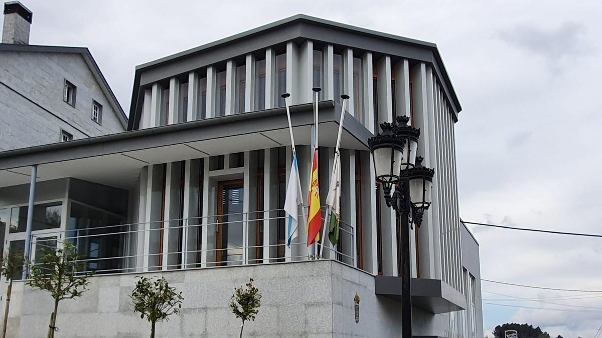 Imagen del Ayuntamiento de Toén, uno de los primeros de España en apuntarse al Plan del Gobierno con fondos europeos para llevar internet vía satélite a las zonas rurales.