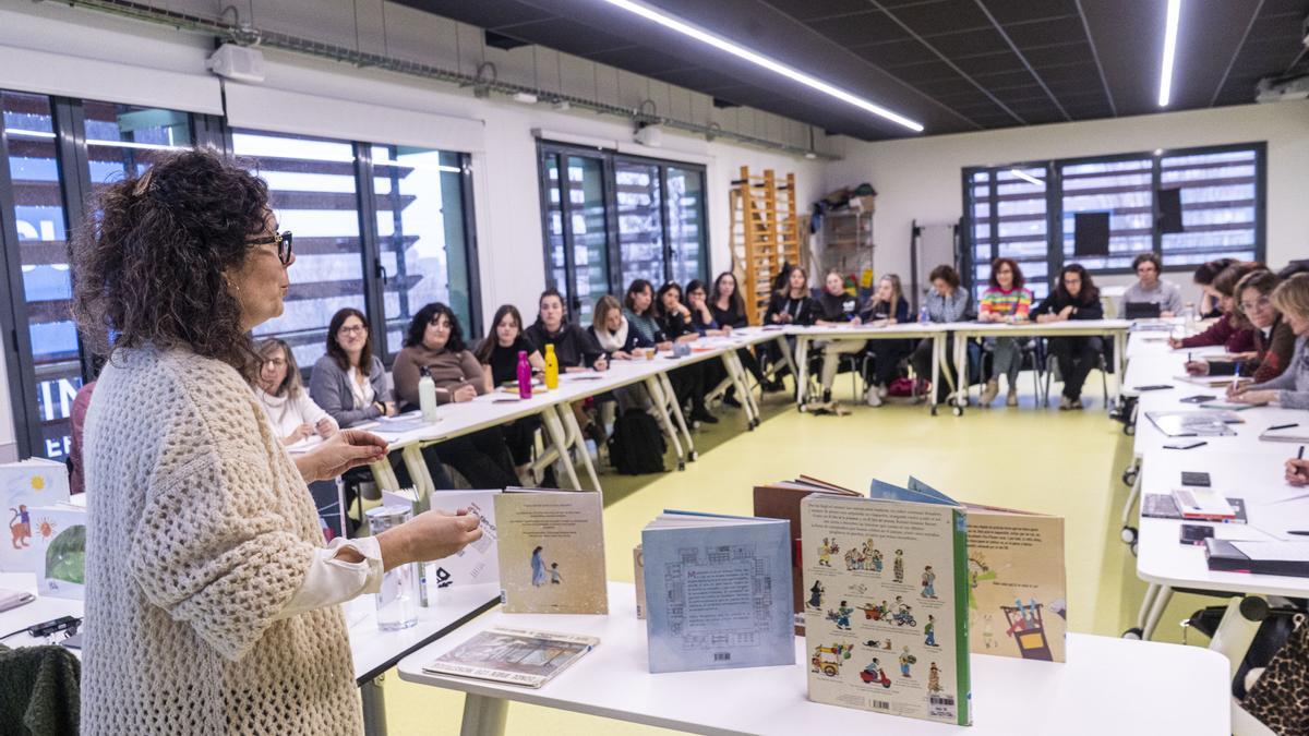 La crítica literària Cristina Correro va dirigir un taller sobre les 100 obres imperdibles de literatura infantil