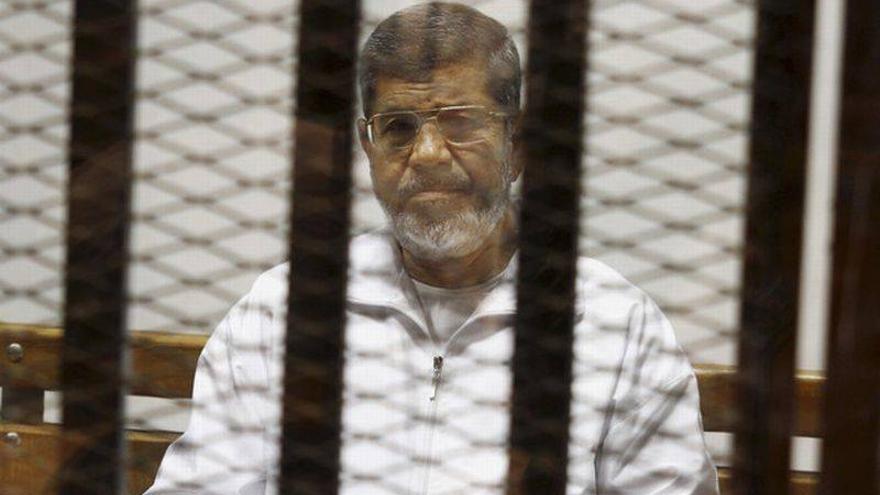 Egipto sentencia al expresidente Mohamed Mursi a 20 años de prisión