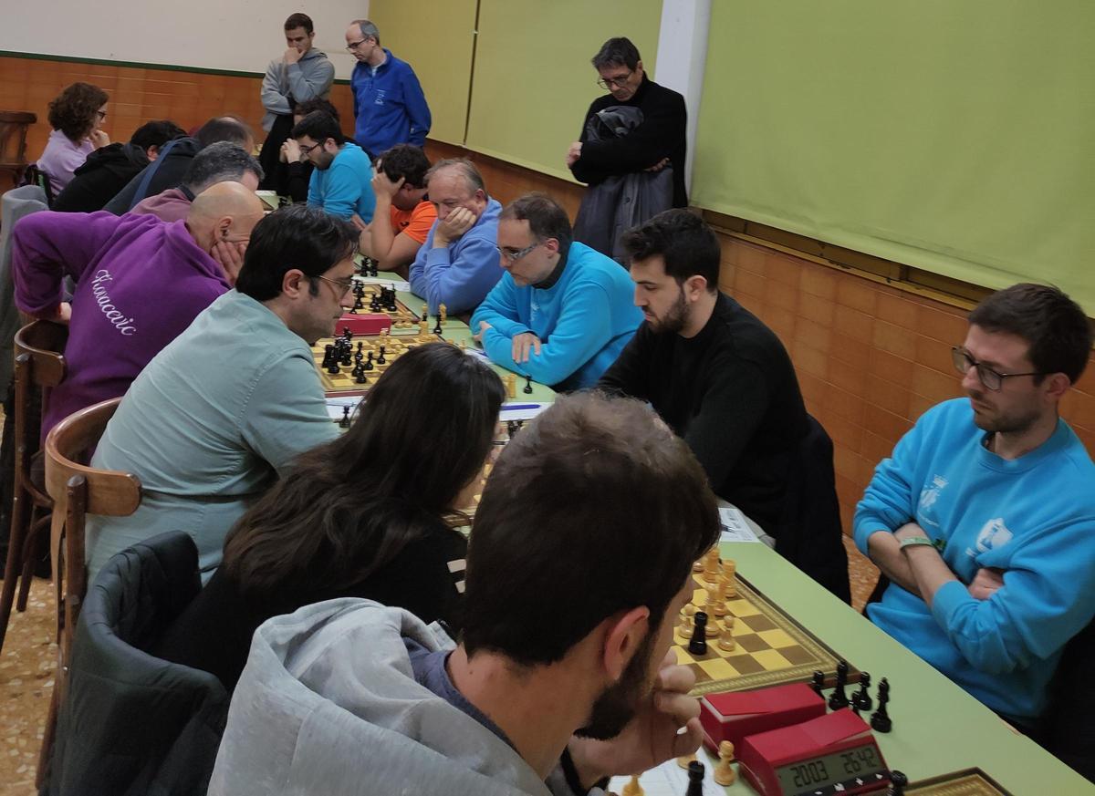 Un momento del enfrentamiento contra el Escacs Benimodo.