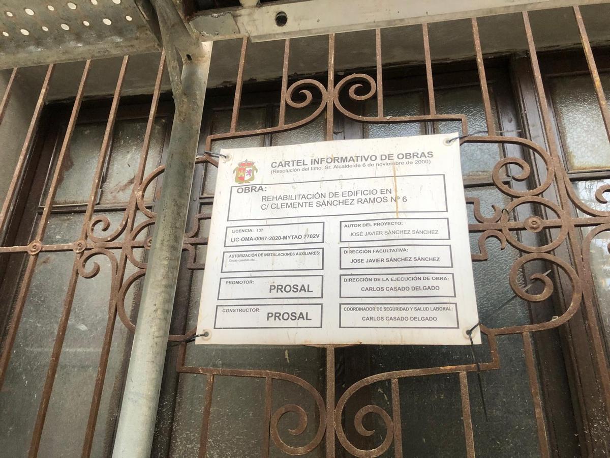 El cartel informativo de las obras.