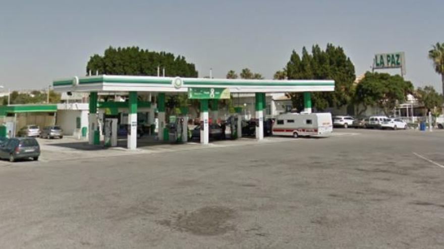 Gasolinera de Sangonera que ha sufrido este viernes un atraco.