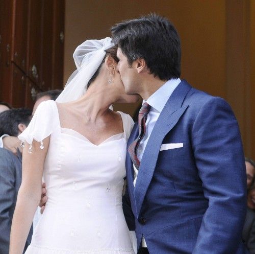 El extorero Francisco Rivera y la abogada Lourdes Montes han contraído matrimonio eclesiástico hoy en el barrio sevillano de Triana, en una ceremonia que ha tenido lugar en la Capilla de Los Marineros, sede de la Hermandad de la Esperanza de Triana,