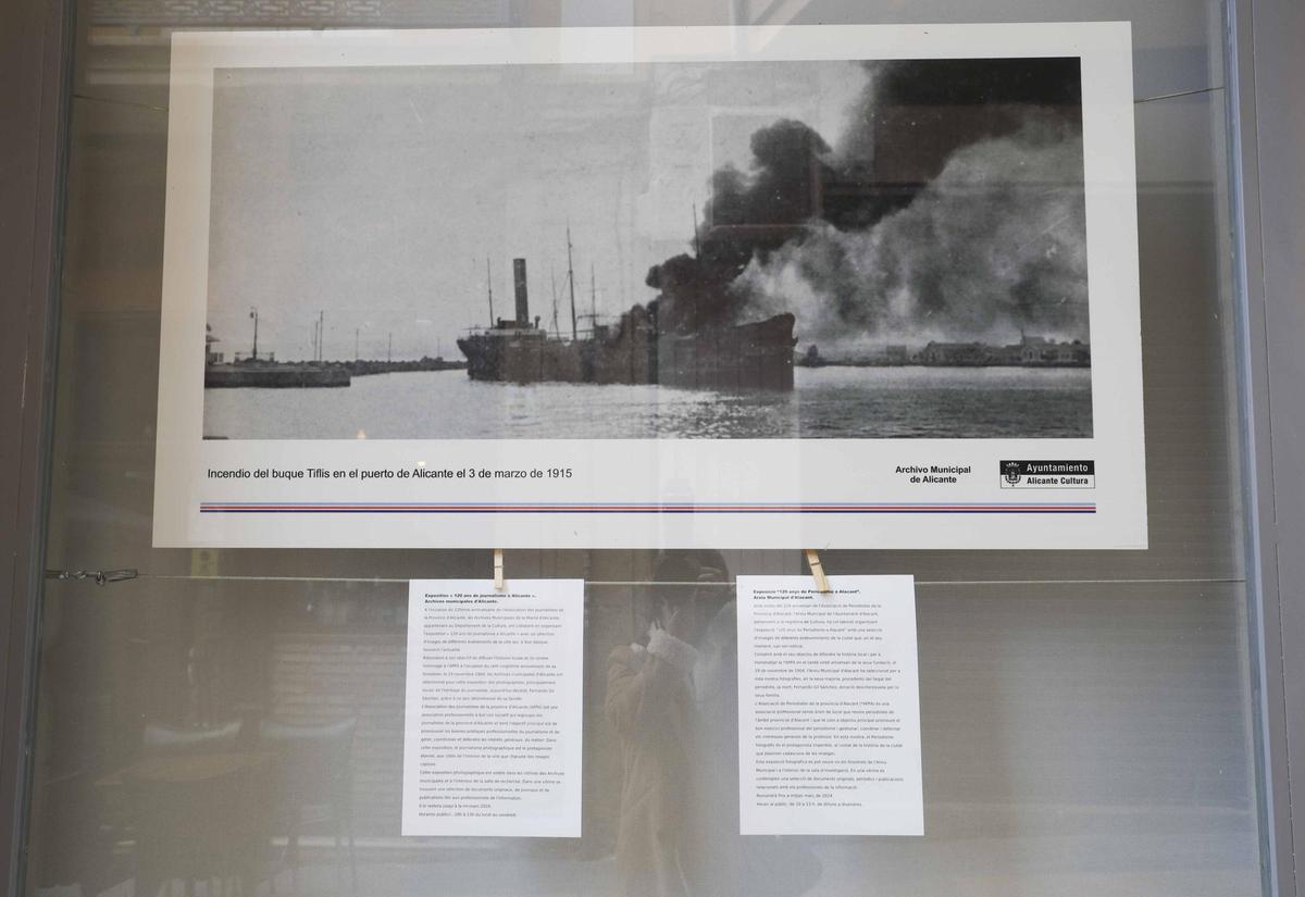 El Archivo Municipal inaugura la exposición "120 años de Periodismo en Alicante" en colaboración con la APPA. El Archivo Municipal inaugura la exposición "120 años de Periodismo en Alicante" en colaboración con la APPA.