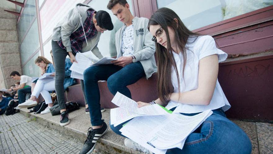 Búscate en la lista de alumnos que aprobaron la Selectividad en A Coruña