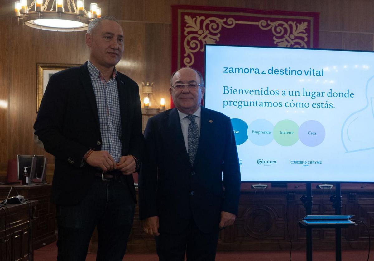 El diputado Emilio Fernández y el presidente de la Cámara Enrique Oliveira. | Jose Luis Fernández (Archivo)
