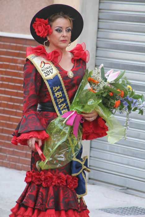 Los rojaleros demostraron ayer la devoción que sienten por su patrón durante la ofrenda de flores.