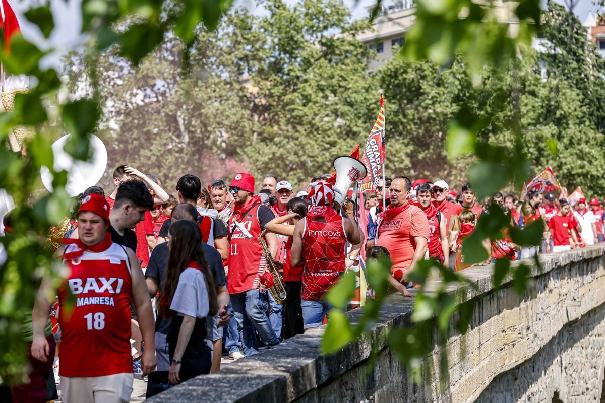 Imatges de la rua del dia de l'Afició del Baxi Manresa