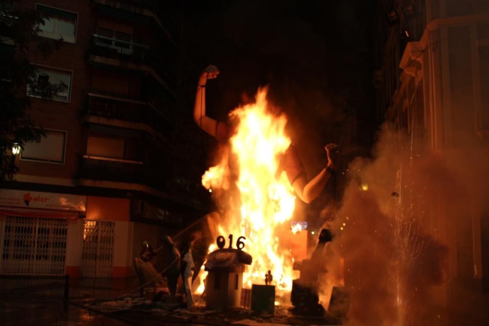 Arde la falla contra la violencia de género con Rocío Gil de remate