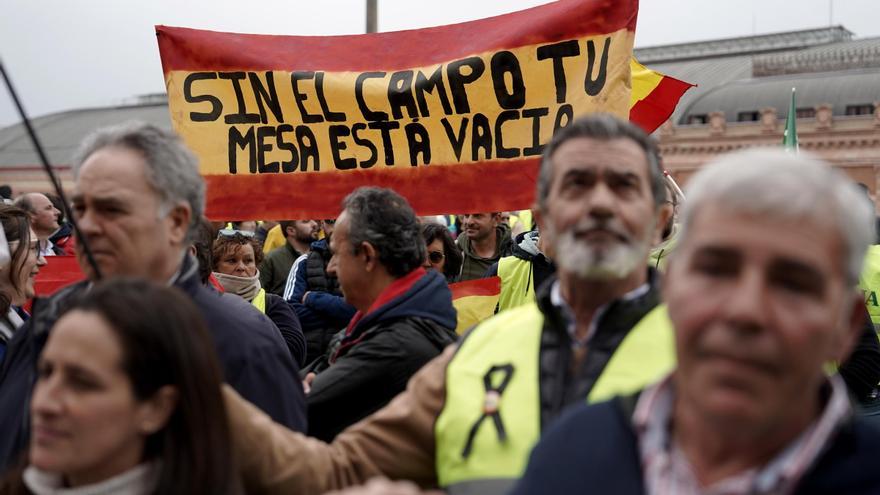 Los tractores llevan sus reivindicaciones hasta el Ministerio de Agricultura y suavizan las movilizaciones en el resto de España