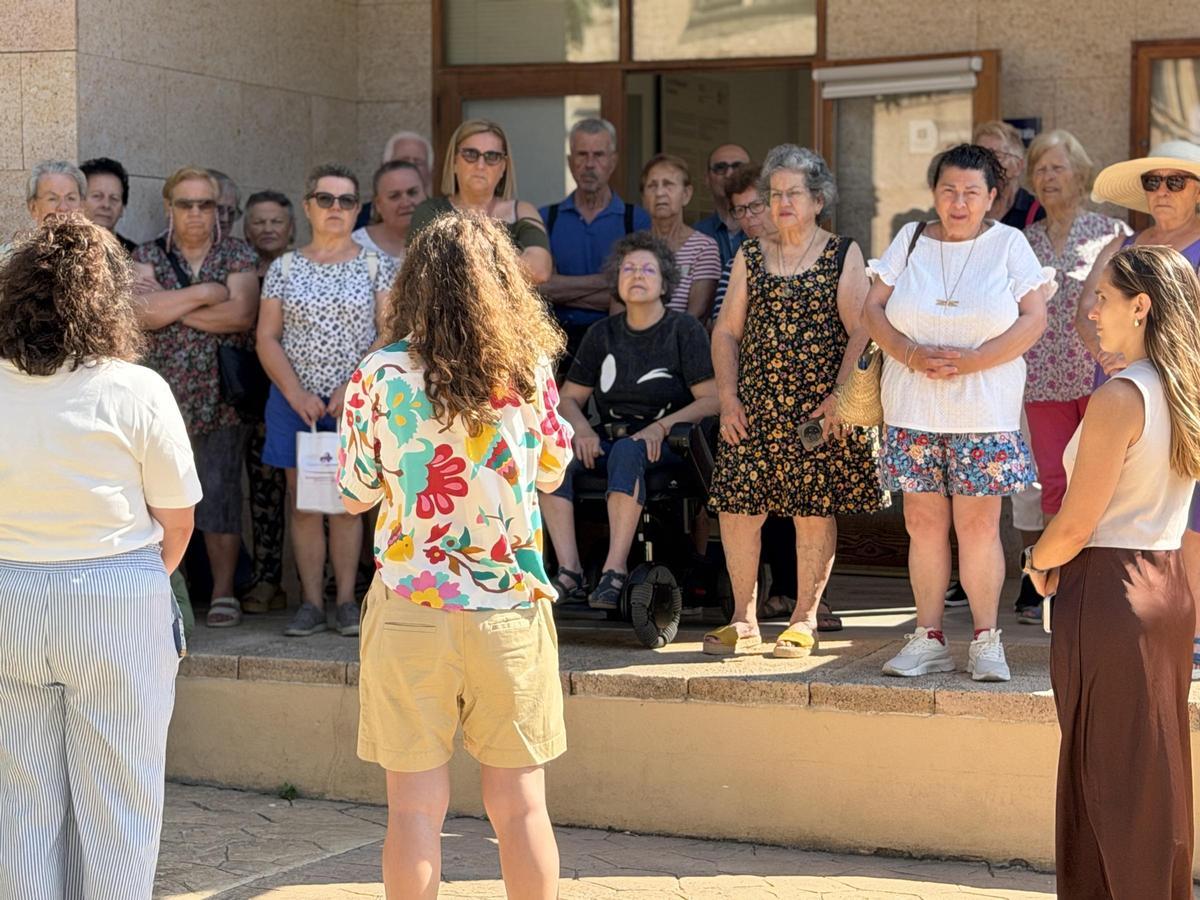 El Grupo de Memoria visita el Archivo Municipal de Andratx con motivo del Día Internacional de los Archivos