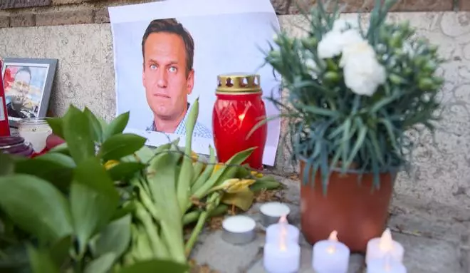 Decenas de personas despiden en Madrid a Alexei Navalni: "El amor siempre es más grande que el miedo"