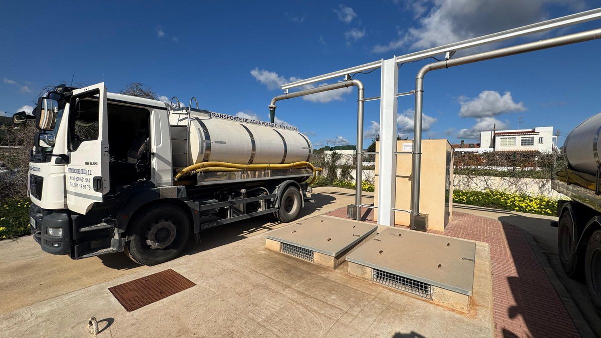 Imagen del punto de distribución de agua de la desaladora de Santa Eulària.