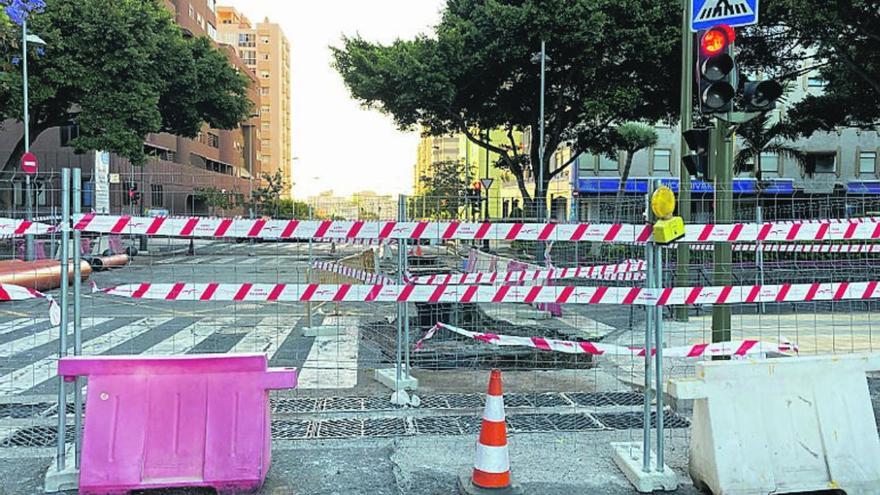 Paralizadas las obras de  La Granja por la aparición  de una antigua tubería