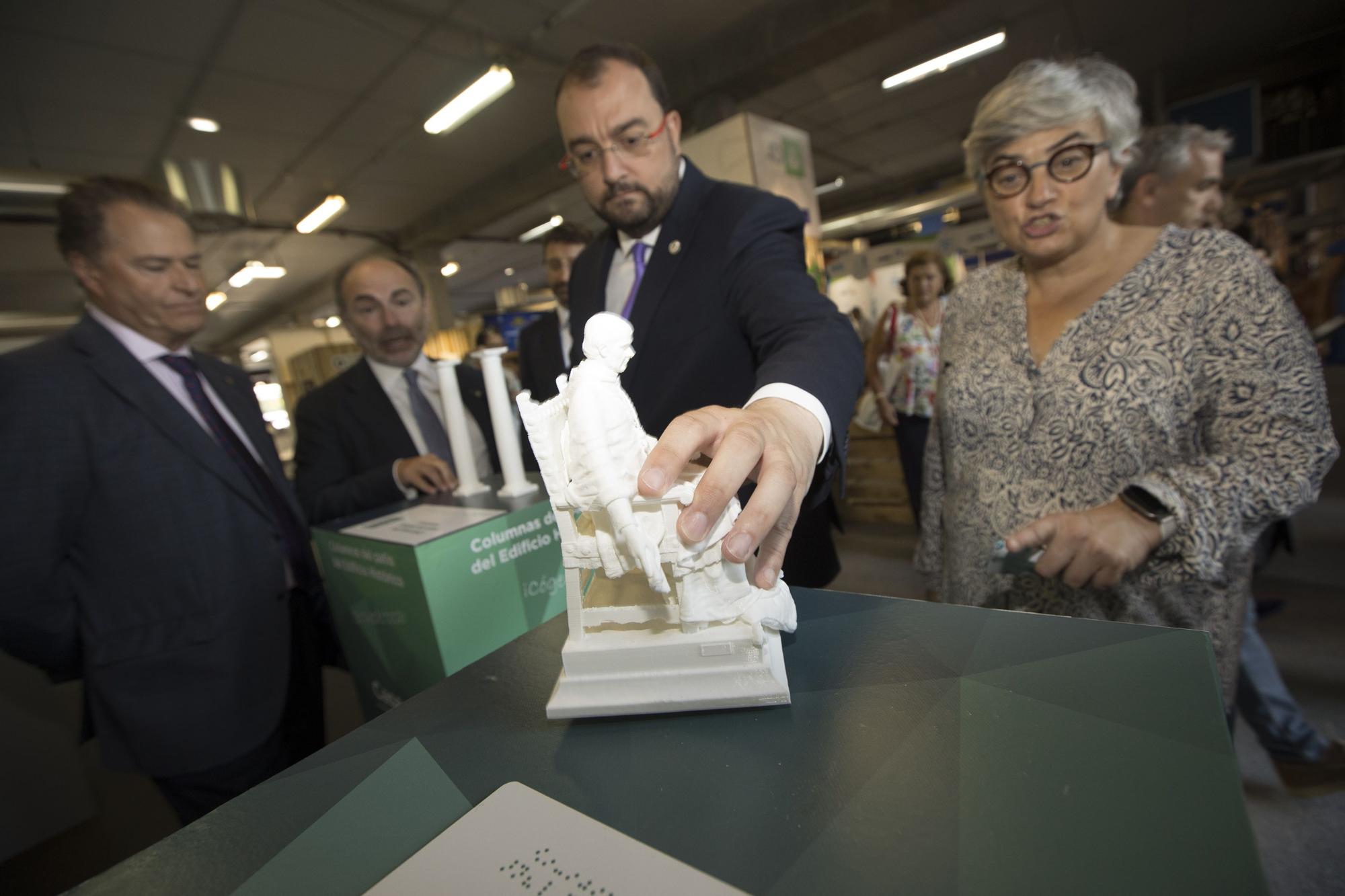 En imágenes: La visita de Adrián Barbón a la Feria de Muestras