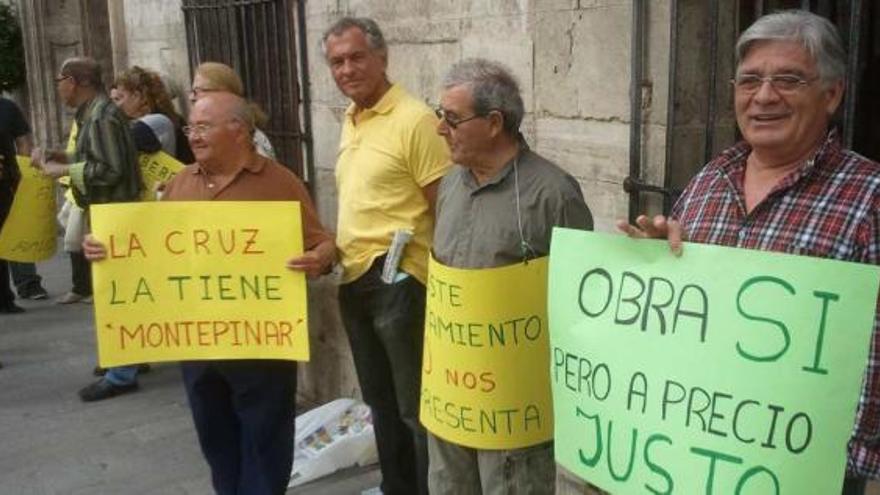 Vecinos de Montepinar vuelven al Ayuntamiento