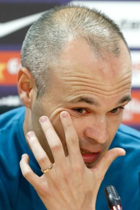 Iniesta, durante su rueda de prensa de despedida