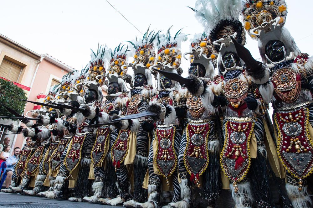 Agost vivió la segunda jornada grande de los Moros y Cristianos con la Entrada del bando musulmán.