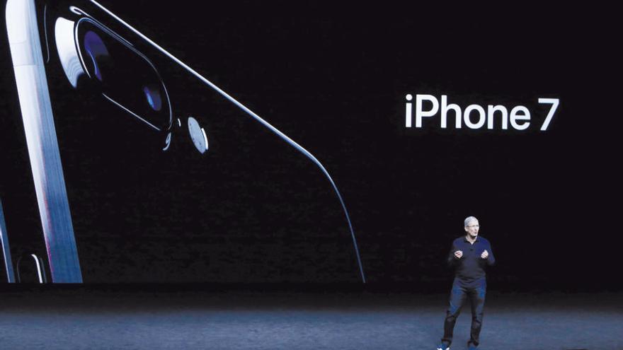 Tim Cook, ayer, durante la presentación del iPhone 7.