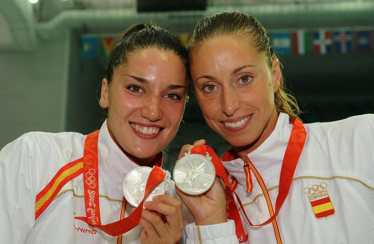 Andrea Fuentes y Gemma Mengual, con sus medallas de plata de los JJOO de Pekín en 2008.