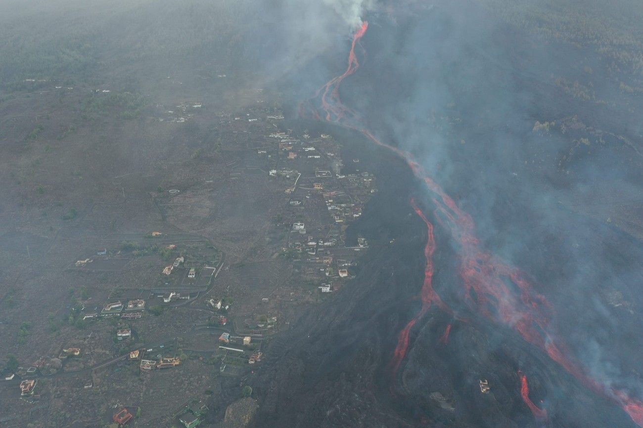 El avance de la lava del volcán de La Palma, a vista de pájaro en el décimo día de erupción