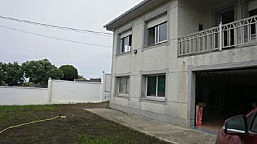 250.000 € Venta de casa en Arteixo 140 m2, 3 habitaciones, 1 baño, 1 aseo, 1.786 €/m2...