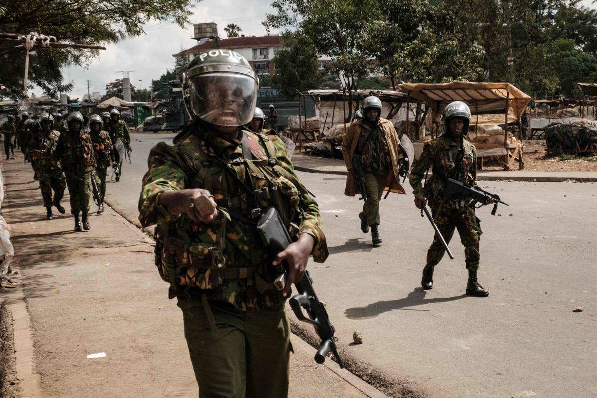 Protesta masiva convocada por el líder de la oposición Raila Odinga, afirma que le robaron las últimas elecciones presidenciales de Kenia y culpa al gobierno por el aumento del costo de vida en Nairobi.