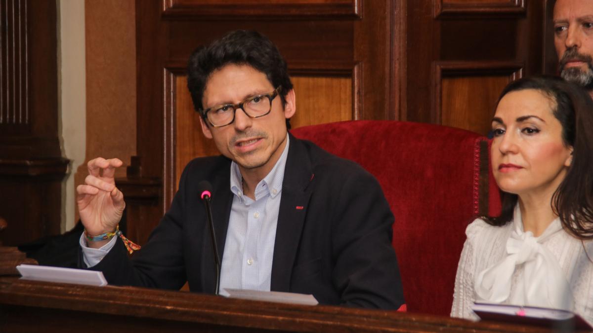 Quique Ruiz, durante una intervención en el pleno de Alcoy.