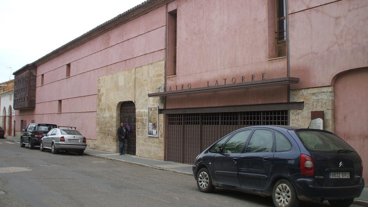 Fachada del teatro Latorre de Toro, en una imagen de archivo.