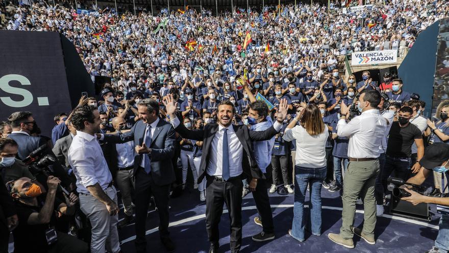 Els populars valencians abandonen en massa Casado i Egea