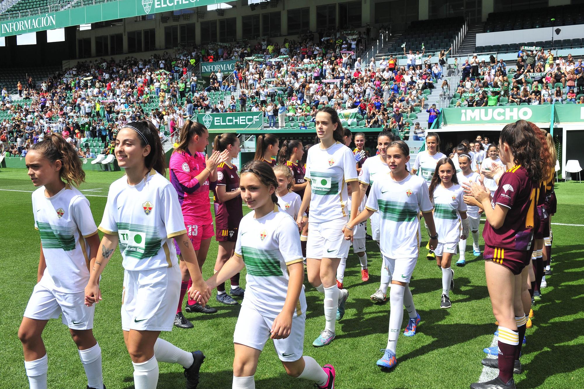 El Elche Femenino celebra su ascenso a Segunda RFEF jugando en el Martínez Valero