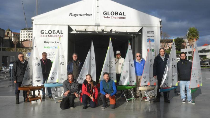 Los veleros de radio control se lanzan a la competición en la regata organizada en Marina Coruña