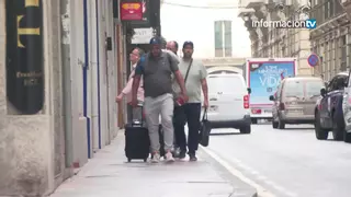 Pérdida de identidad y presión sobre los servicios: los argumentos de Barcala para suspender las licencias a bloques turísticos en Alicante